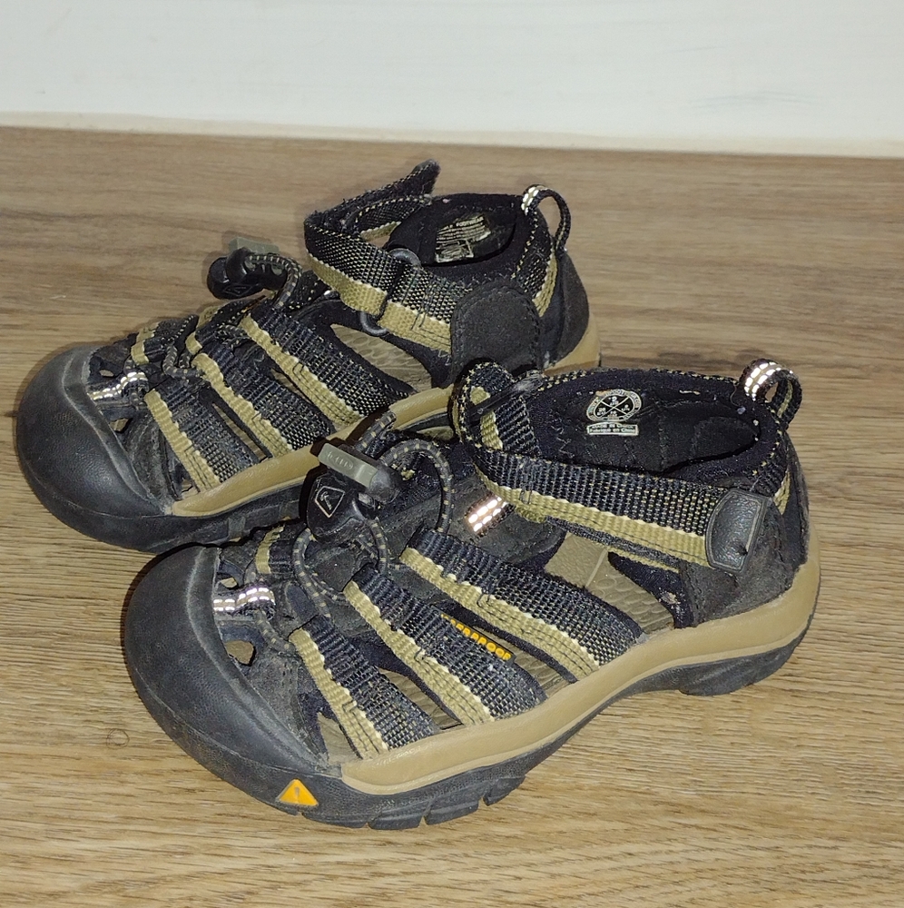 KEEN Newport H2 Hiking Water Beach Sandals Toddler-9 Closed Toe Shoes Unisex